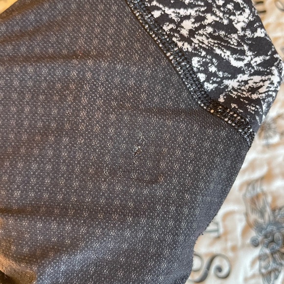 Lululemon black and white pattern align size 6, mesh down side of leg - Picture 7 of 13